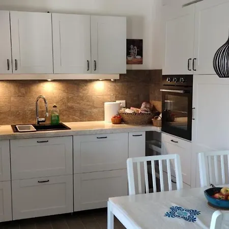 بيت للعطل Casa Basalto Uliveto أروسييْ