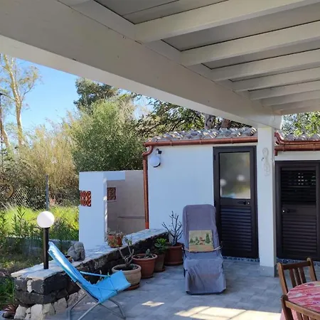 Casa Basalto Uliveto بيت للعطل أروسييْ