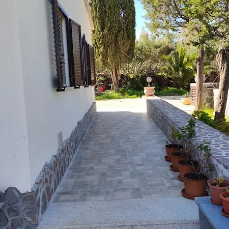 Casa Basalto Uliveto * أروسييْ