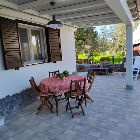 Casa Basalto Uliveto *